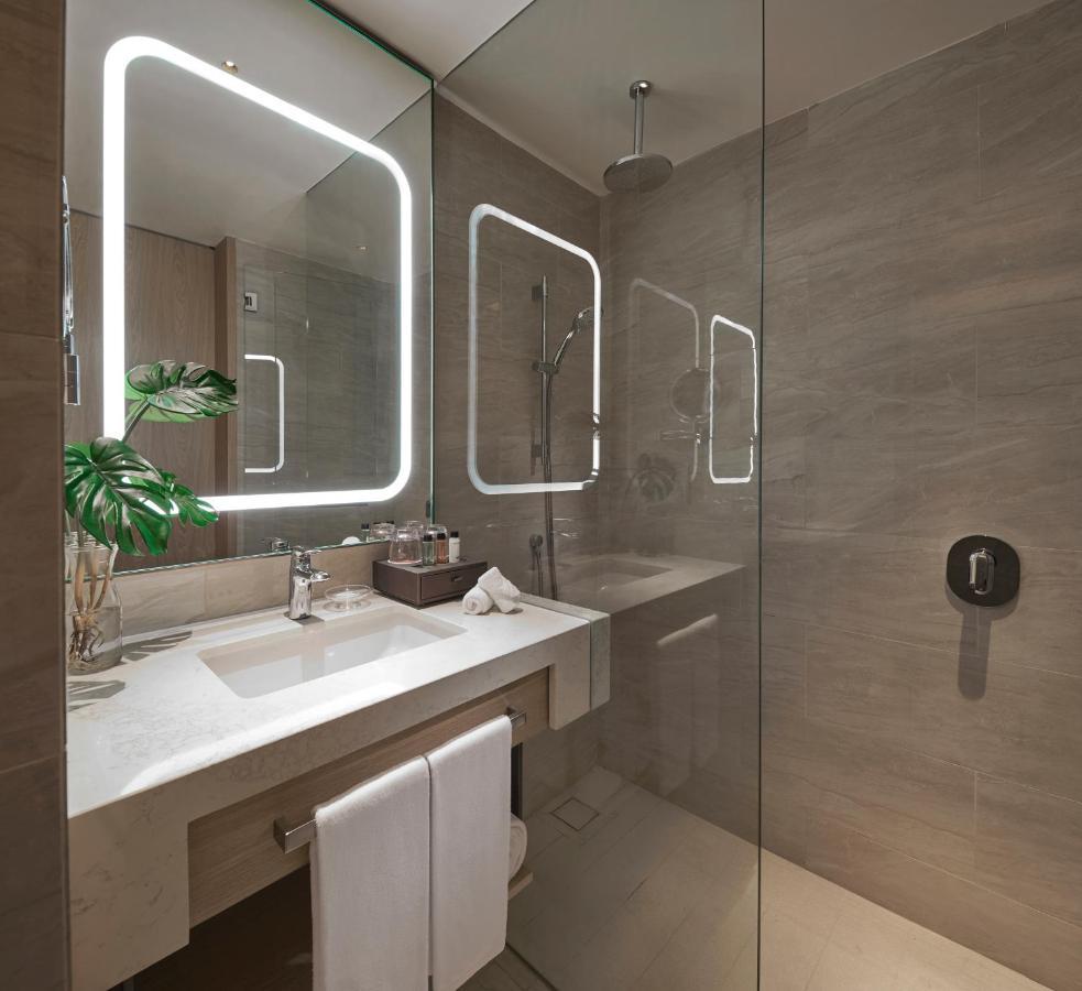 Amari Spice Penang Hotel Bayan Lepas Kültér fotó Bathroom
