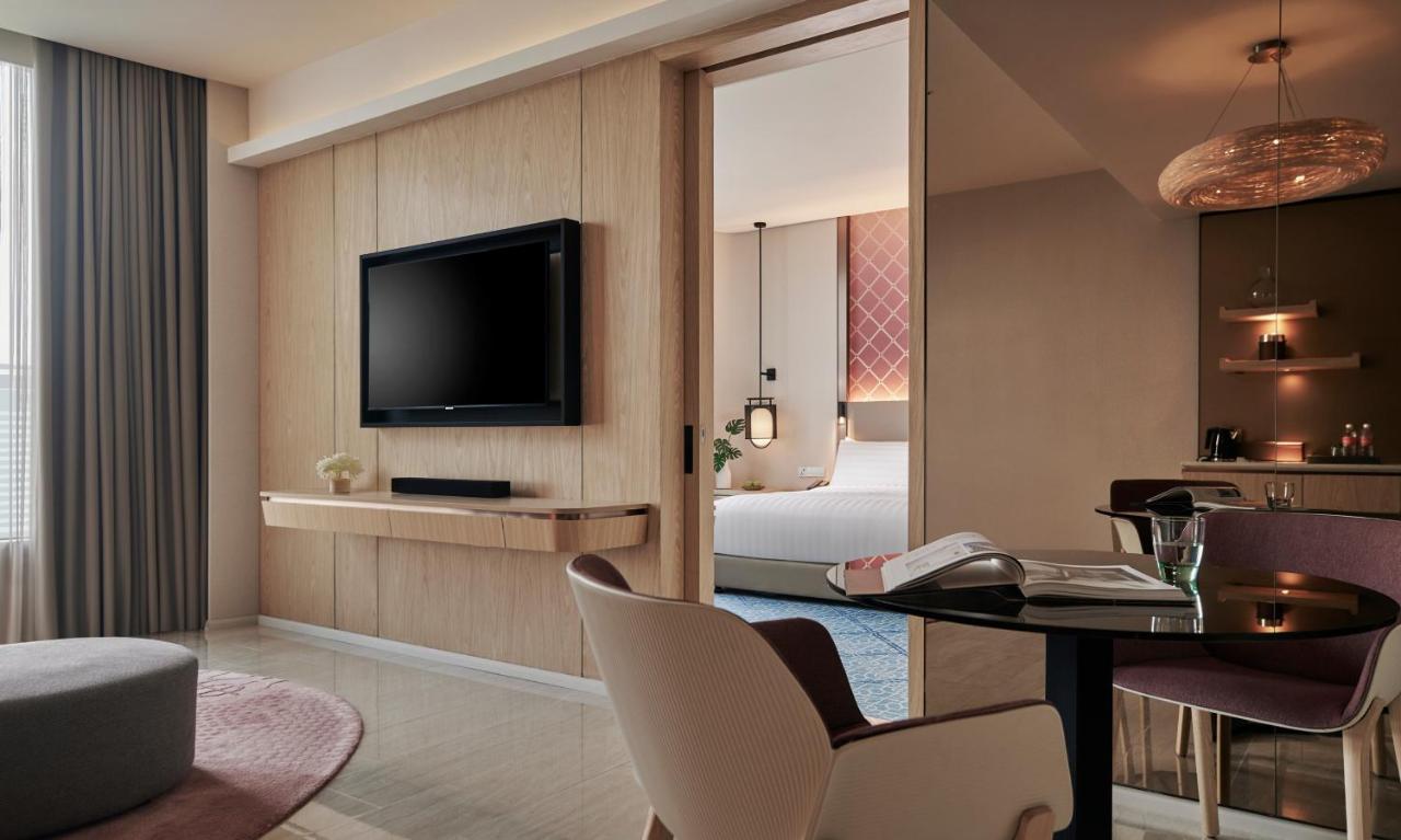 Amari Spice Penang Hotel Bayan Lepas Kültér fotó A suite at the hotel
