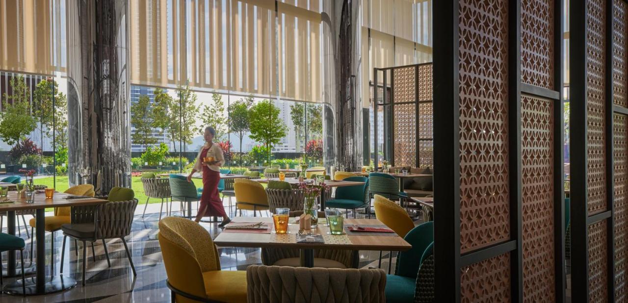 Amari Spice Penang Hotel Bayan Lepas Kültér fotó The restaurant