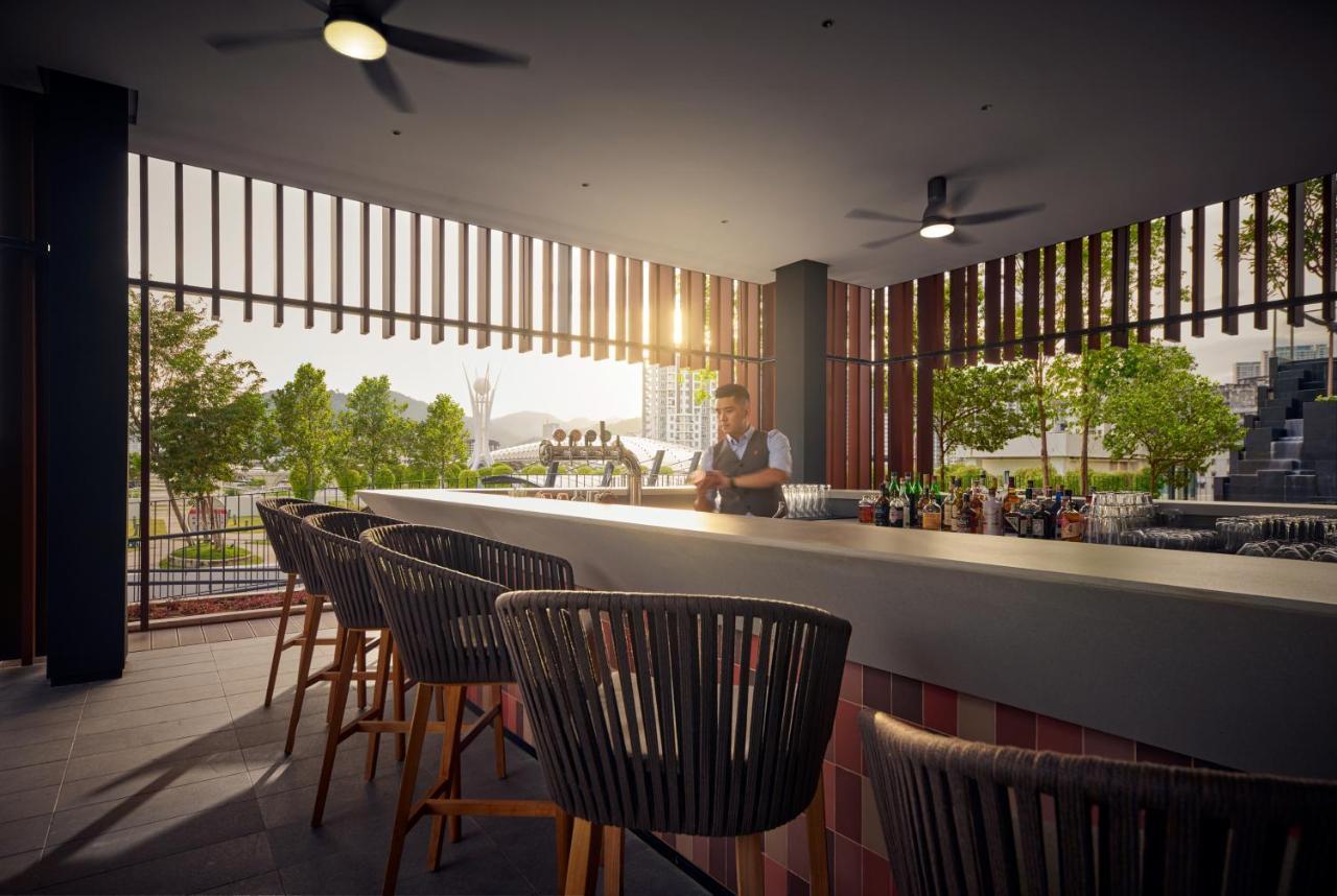 Amari Spice Penang Hotel Bayan Lepas Kültér fotó The Sky Bar