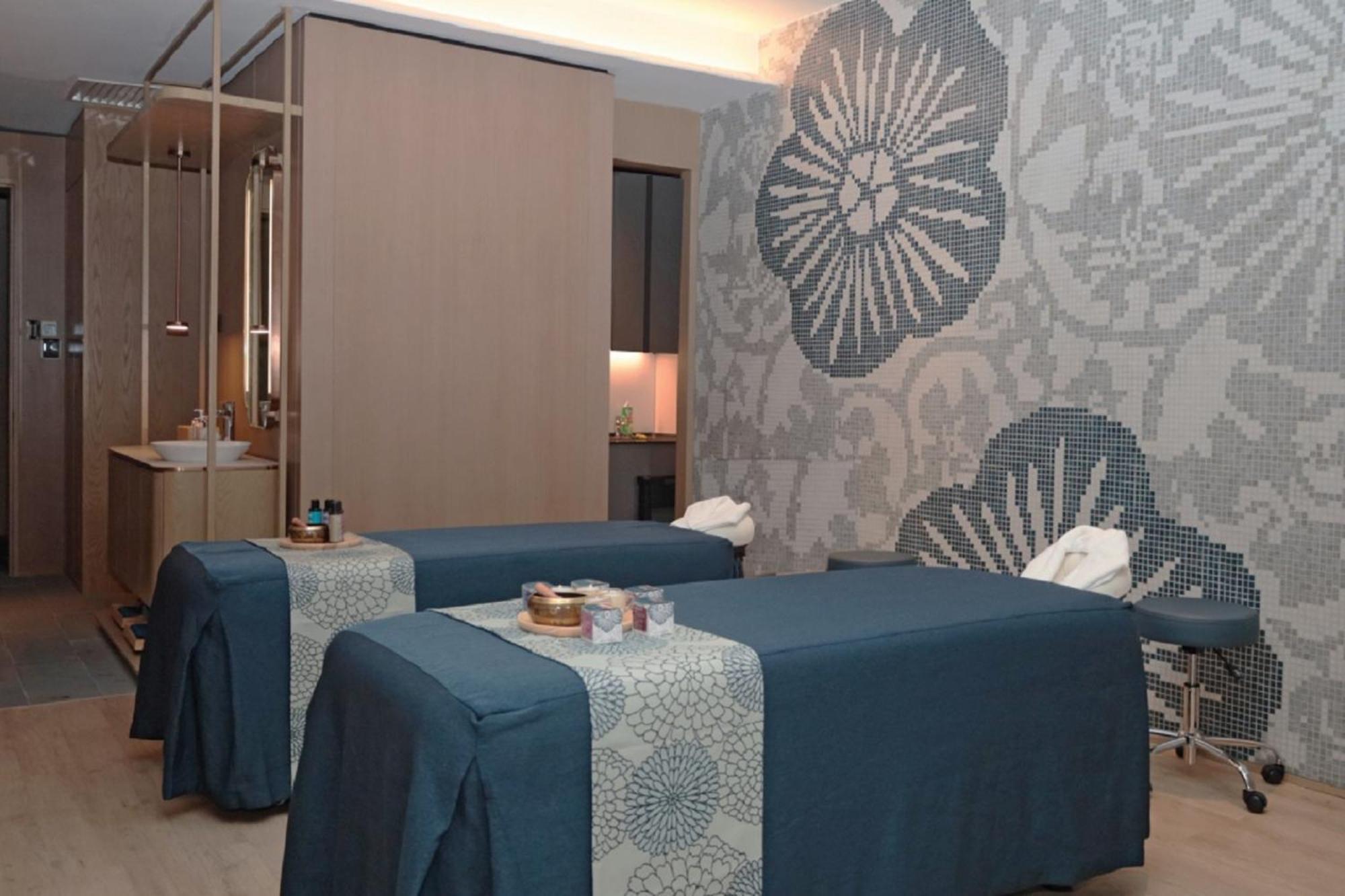 Amari Spice Penang Hotel Bayan Lepas Kültér fotó A treatment room at the Four Seasons Spa